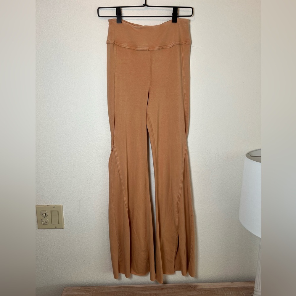 Free People! FP Movement Hot Shot Kick Flares NWOT! - Picture 4 of 7